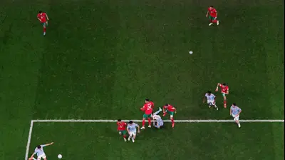 שחקן נבחרת ספרד פאבלו סראביה בועט נגד נבחרת מרוקו. רויטרס
