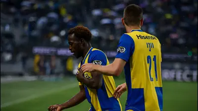 פארפה גיאגון, שחקן מכבי תל אביב חוגג. אריאל שלום