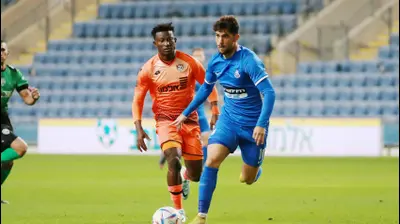 מוחמד כנעאן שחקן מ.ס. אשדוד לפני מוחמד אוסמן שחקן סקציה נס ציונה. קובי אליהו