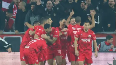 שחקני הפועל באר שבע חוגגים. דני מרון