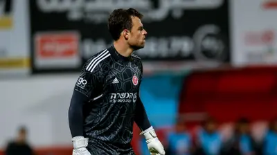 סטפן מרינוביץ' שוער הפועל תל אביב. מאור אלקסלסי