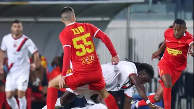 נאור סבג, שחקן מ.ס. אשדוד לצד ג'ורדן בוטאקה, שחקן הפועל ירושלים. דני מרון