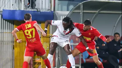 ג'ורדן בוטאקה, שחקן הפועל ירושלים לצד נאור סבג, שחקן מ.ס. אשדוד. דני מרון