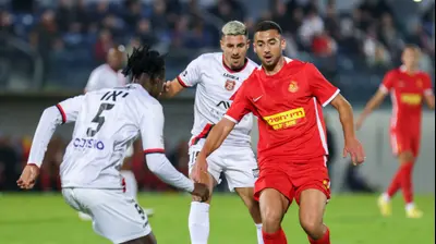 גיל כהן, שחקן מ.ס. אשדוד לצד אלוז' יאו, שחקן הפועל ירושלים. דני מרון