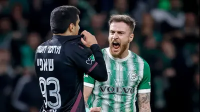 פייר קורנו שחקן מכבי חיפה חוגג מול שאפי סוליימאנוב שחקן הפועל באר שבע שהחמיץ פנדל. מאור אלקסלסי