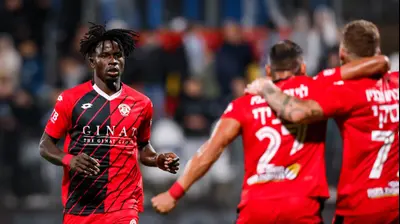 שחקני הפועל חדרה חוגגים עם סטיבן אלפרד. מאור אלקסלסי