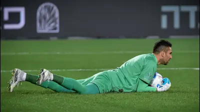 גד עמוס, שוער בני סכנין. אריאל שלום