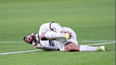 אלעד שחף שחקן מ.ס. אשדוד פצוע. קובי אליהו