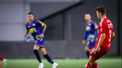 דוד קלטינס שחקן הפועל תל אביב. מאור אלקסלסי