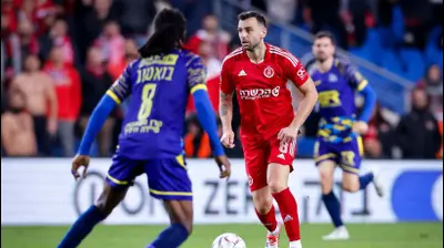 שלומי אזולאי שחקן הפועל תל אביב. מאור אלקסלסי