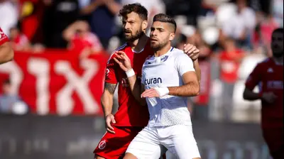 שחקן עירוני קרית שמונה, איתמר שבירו, מול אדי גוטליב, הפועל תל אביב. מאור אלקסלסי