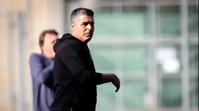 מאמן הפועל תל אביב חיים סילבס. מאור אלקסלסי