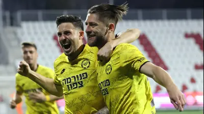 שחקני מכבי נתניה סטניסלב בילנקי, לירן רוטמן. ברני ארדוב