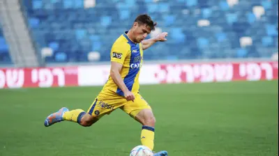 גבי קניקובסקי מכבי תל אביב. קובי אליהו