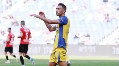 ערן זהבי שחקן מכבי תל אביב. קובי אליהו