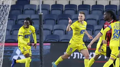 שחקן בני ריינה מארק קוסטה. דני מרון