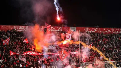 אוהדי בני סכנין משליכים אבוקות, אצטדיון דוחא. מאור אלקסלסי