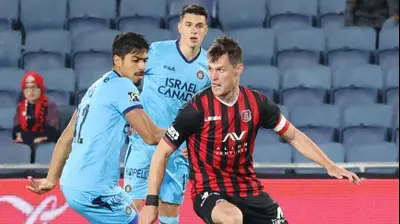 שחקן הפועל ירושלים אונדז'יי באצ'ו, לפני דור פרץ, מכבי תל אביב. דני מרון