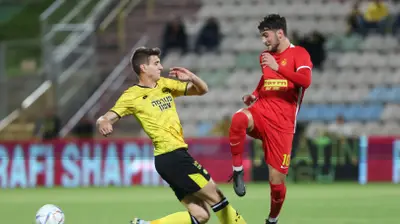 מוחמד כנעאן מ.ס. אשדוד לצד פלאמן גלאבוב מכבי נתניה. לירון מולדובן 