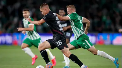 פטריק קלימלה שחקן הפועל באר שבע לפני דניאל סונדגרן שחקן מכבי חיפה. מאור אלקסלסי