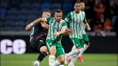 דיא סבע שחקן מכבי חיפה לפני עדן שמיר שחקן הפועל באר שבע. מאור אלקסלסי