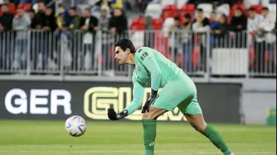 רובי לבקוביץ' שוער הפועל חדרה. קובי אליהו