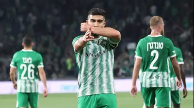 מוחמד אבו פאני שחקן מכבי חיפה חוגג שער. ברני ארדוב