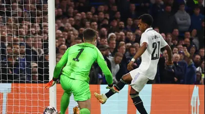 שחקן ריאל מדריד רודריגו מבקיע נגד צ'לסי. רויטרס