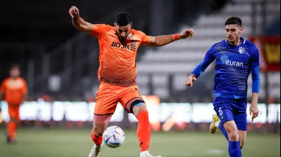 שחקן סקציה נס ציונה מור פדידה מול שחקן עירוני קרית שמונה אופיר בנבנישתי. מאור אלקסלסי