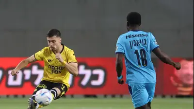 איתן אזולאי מכבי נתניה מול מכבי תל אביב פארפה גיאגון. ברני ארדוב