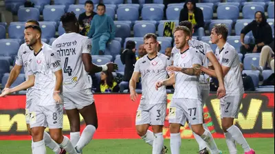 שחקני הפועל חדרה חוגגים. דני מרון