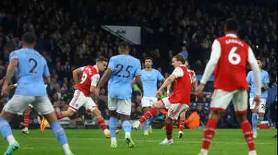 רוב הולדינג שחקן ארסנל כובש מול מנצ'סטר סיטי. רויטרס