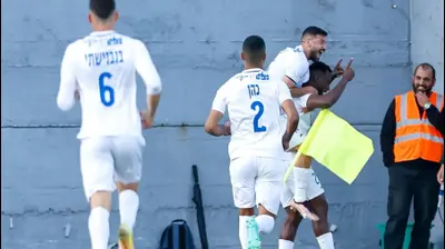 שחקני עירוני קרית שמונה חוגגים. מאור אלקסלסי