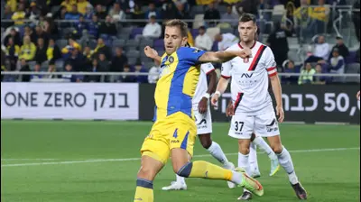 אנריק סבוריט, שחקן מכבי תל אביב. דני מרון