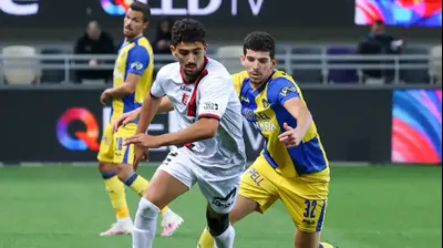 שחקן הפועל ירושלים רוי רביבו מול שחקן מכבי תל אביב דור תורג'מן. דני מרון