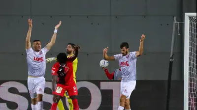 חאתם עבד אלחמיד, קונסטנטינוס סוטיריו שחקני הפועל חיפה מבקשים טיפול. ברני ארדוב