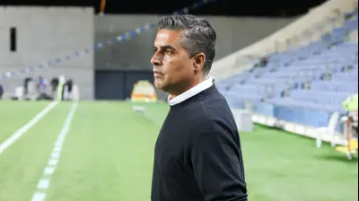 מאמן הפועל תל אביב חיים סילבס. דני מרון