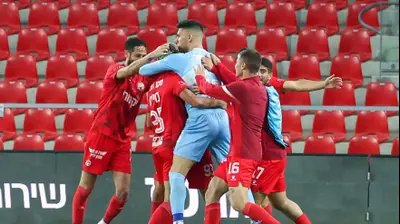 שחקני הפועל באר שבע חוגגים. דני מרון