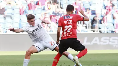 יוני סטויאנוב סקציה נס ציונה לצד גיא מזרחי הפועל חיפה. קובי אליהו