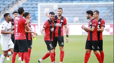 קשר הפועל חיפה חנן ממן במשחקו האחרון בקריירה. קובי אליהו