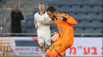 תומר צרפתי שוער מכבי נתניה. ברני ארדוב