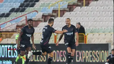 רמזי ספורי חוגג עם שחקני הפועל באר שבע. לירון מולדובן 