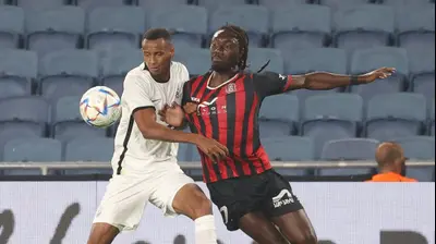 ג'ורדן בוטאקה שחקן הפועל ירושלים מול זוהר זסנו שחקן מ.ס. אשדוד. ברני ארדוב