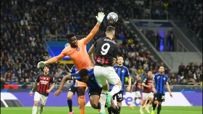 אוליבייה ז'ירו מילאן לצד אנדרה אונאנה שוער אינטר. GettyImages