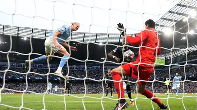 טיבו קורטואה שוער ריאל מדריד מול ארלינג הולאנד מנצ'סטר סיטי. רויטרס