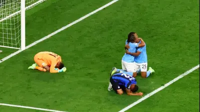 שחקני מנצ'סטר סיטי חוגגים, לצד שחקן אינטר מאוכזב. גמר ליגת האלופות 2023. רויטרס