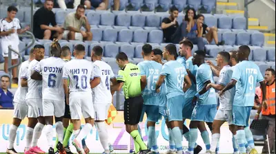 עימות בין שחקני מכבי פתח תקוה לשחקני הפועל פתח תקוה. דני מרון