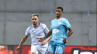 עידן טוקלומטי מכבי פתח תקוה לצד רז שטיין הפועל פתח תקוה. דני מרון