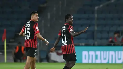 סדריק דון עם אופק ביטון שחקני הפועל ירושלים. ברני ארדוב