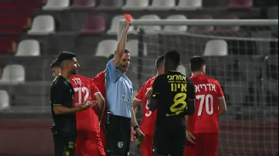 בוריס אנו כרטיס אדום. ברני ארדוב